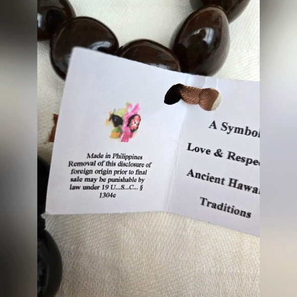 Hawaiian Necklace and Bracelet Made of Kukui Nuts - Picture 3 of 5